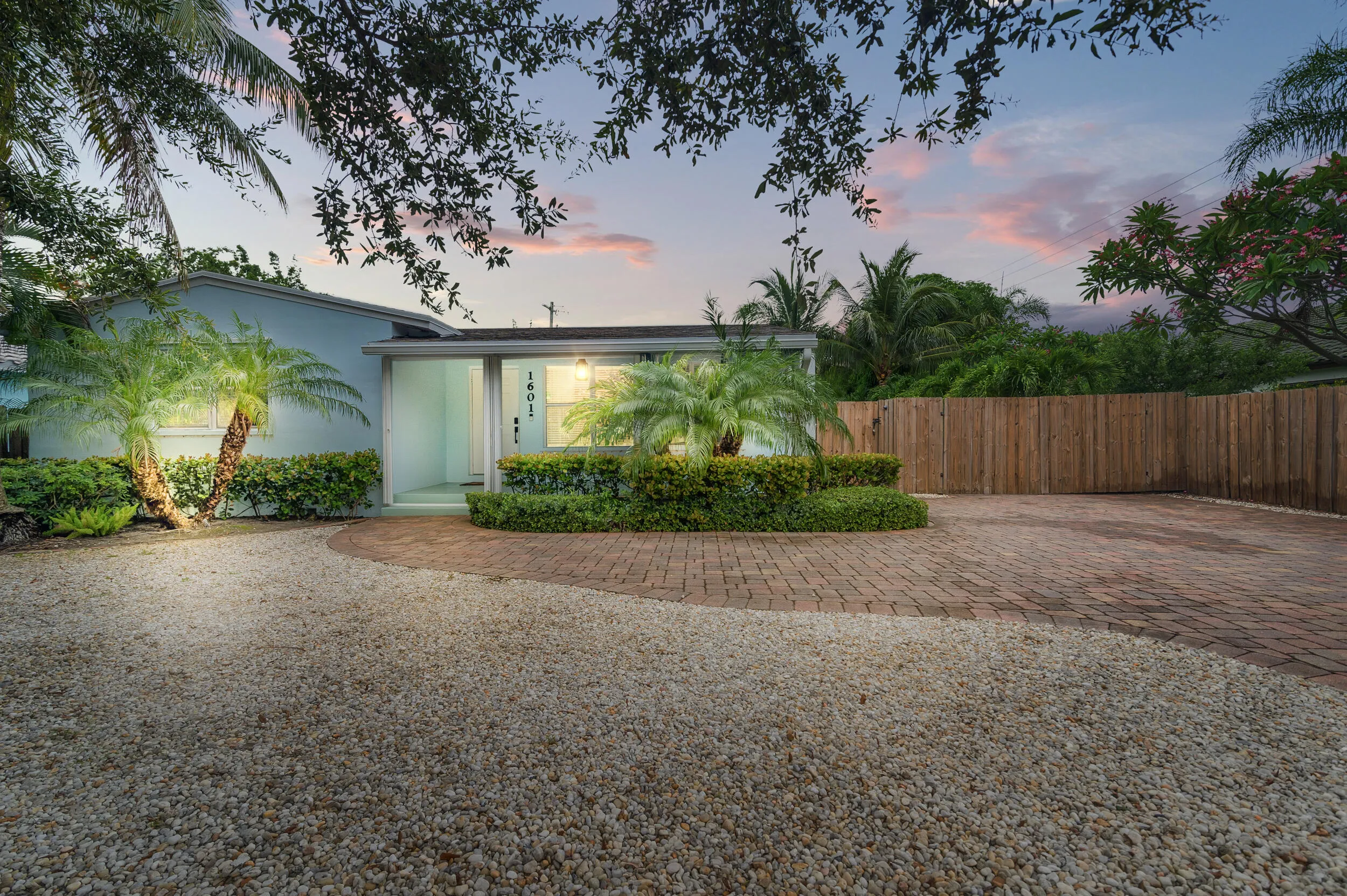 The Palm Oasis in LWB - House exterior a