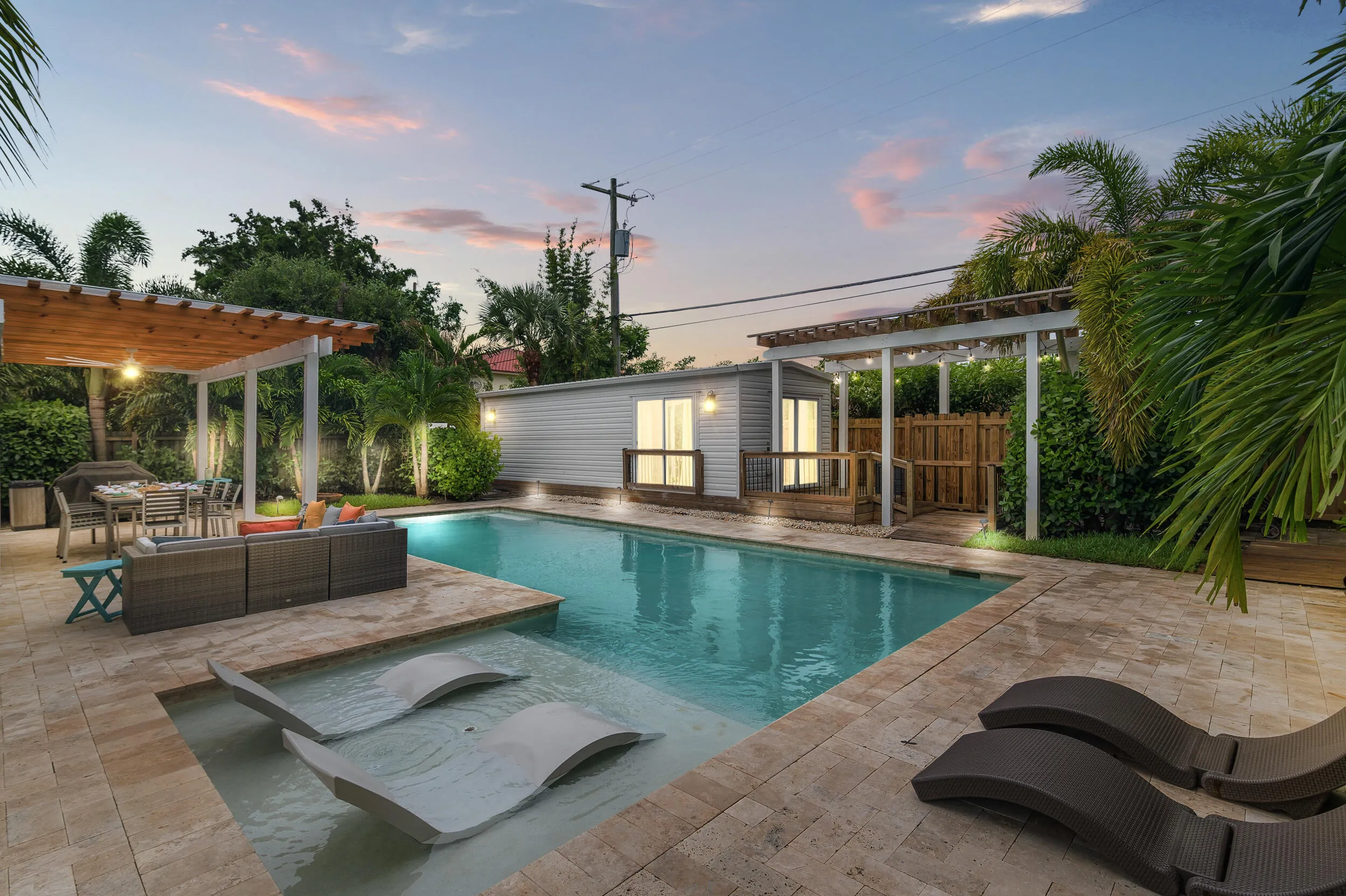 The Palm Oasis in LWB - Pool view with b