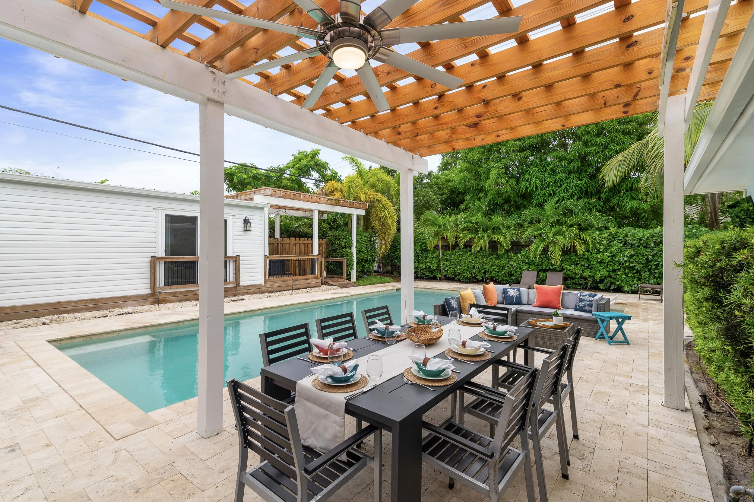 The Palm Oasis in LWB - Outdoor dining a