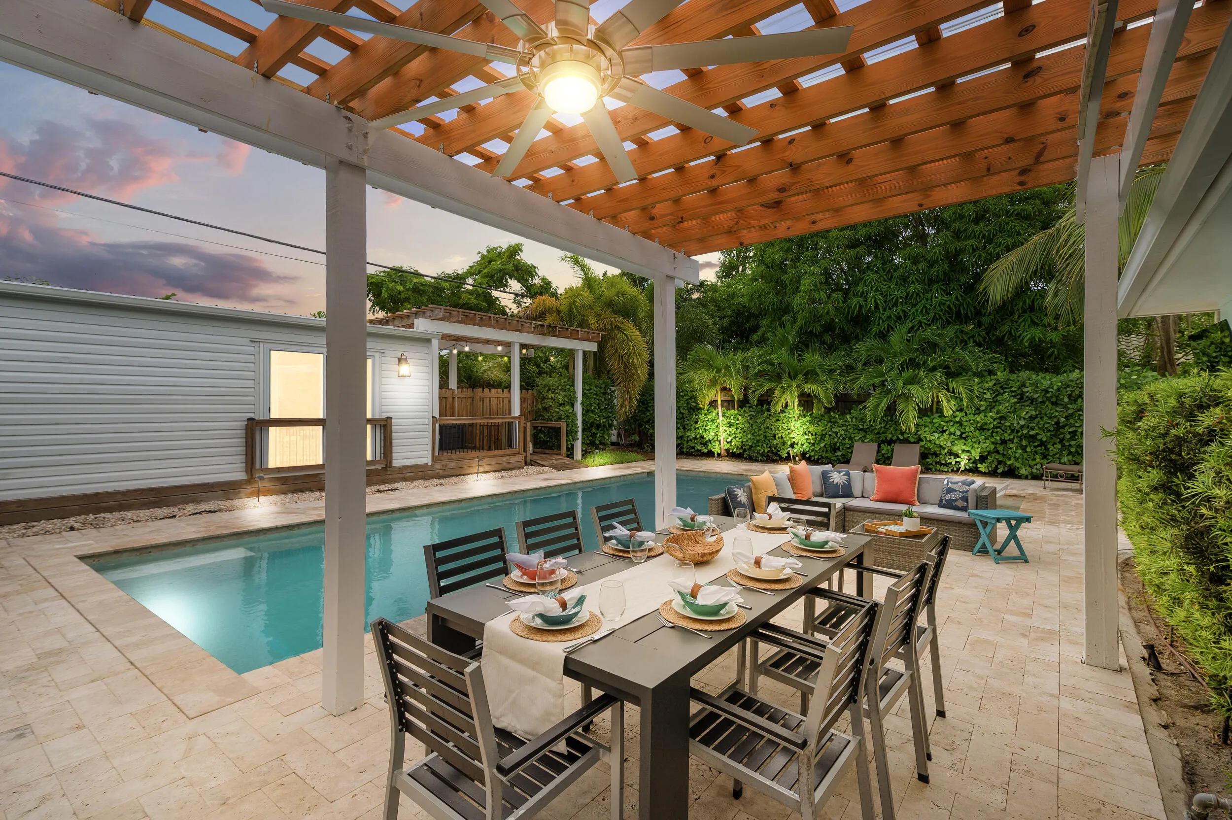 The Palm Oasis in LWB - Outdoor dining