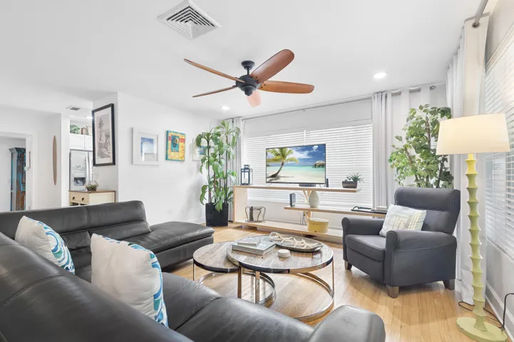 The Palm Oasis in LWB - Living Room sofa