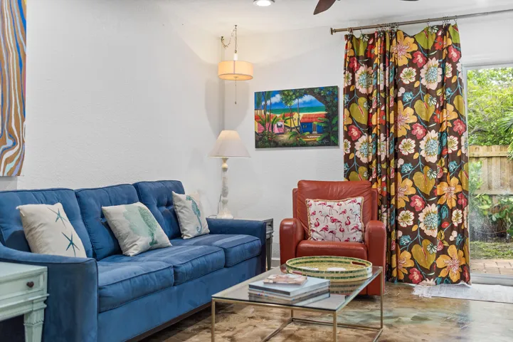 The Palm Oasis in LWB - Living room (6)