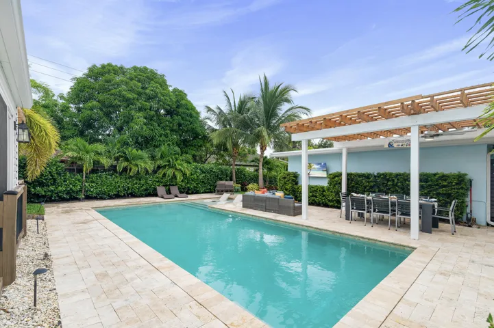 The Palm Oasis in LWB - Pool view