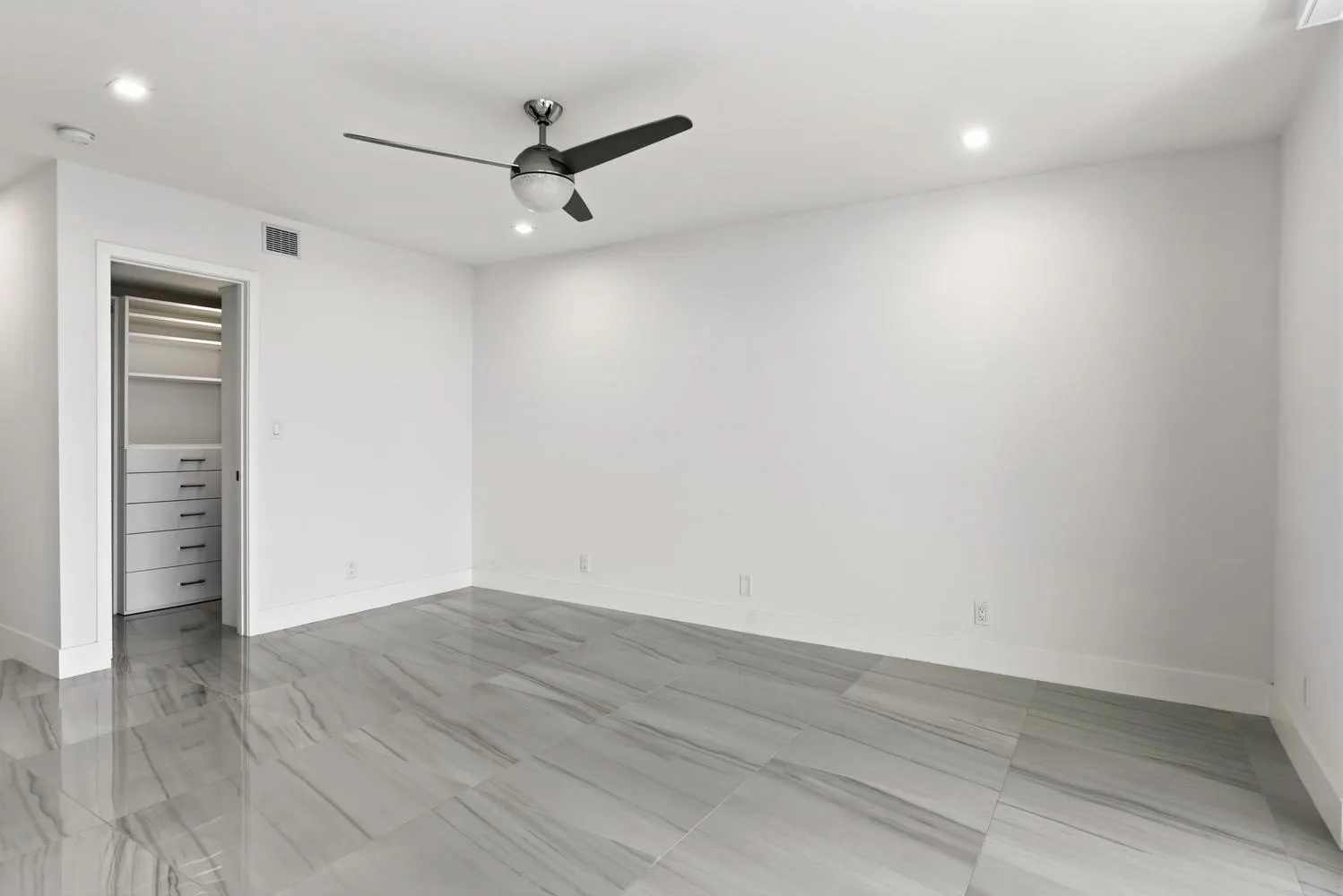 021-028-3300 S Ocean Blvd-1499x1000