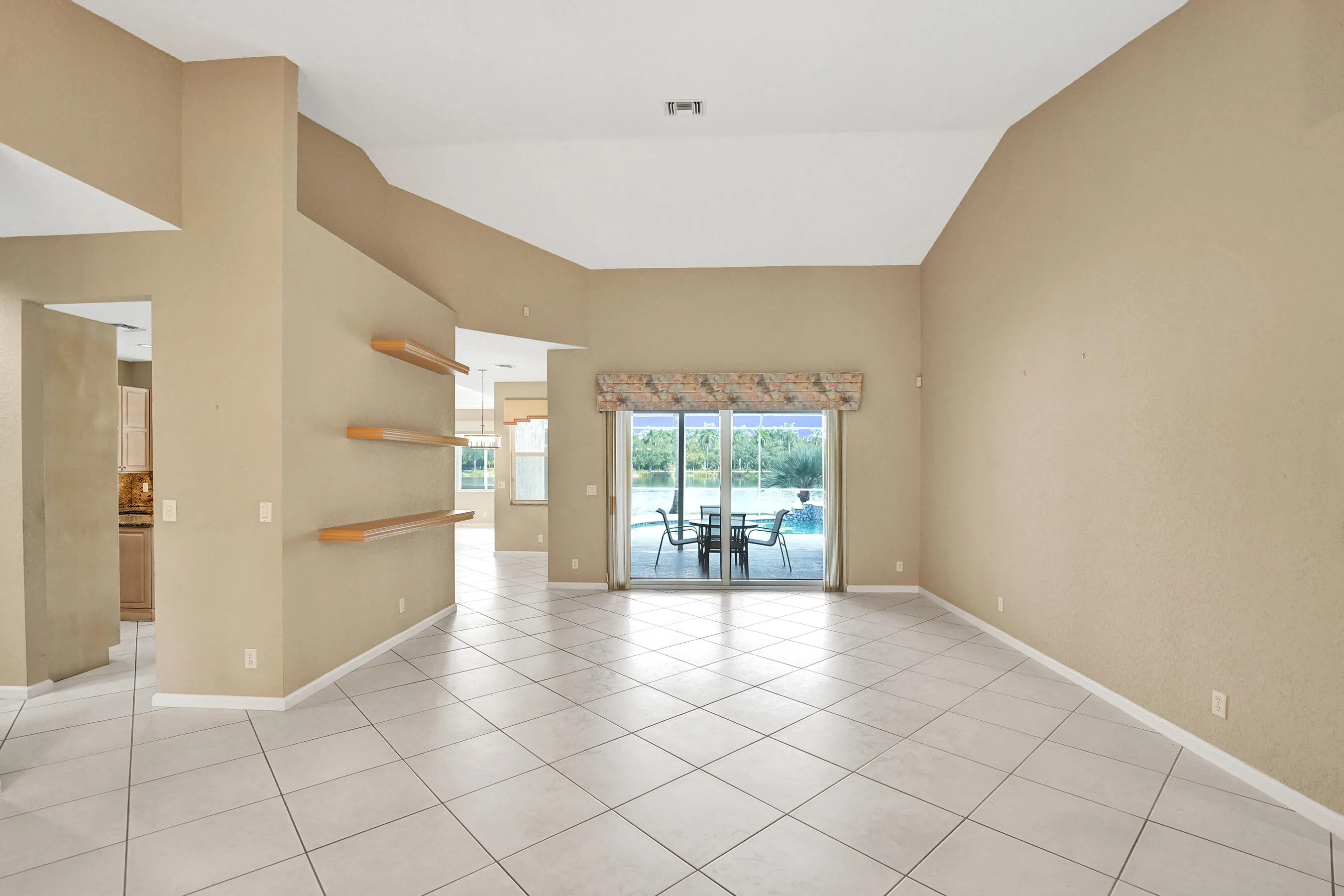 Den/secondary living