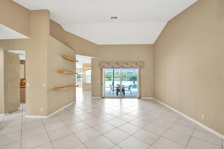 Den/secondary living
