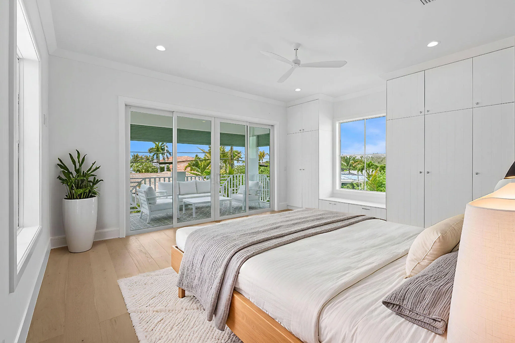 UpstairsBedroom03VS01