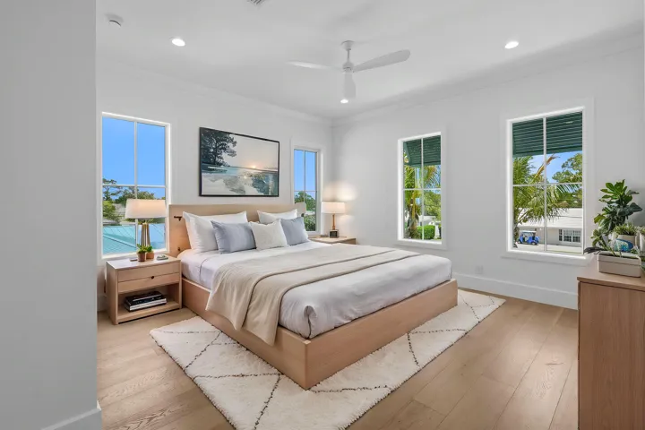 UpstairsBedroom04VS02
