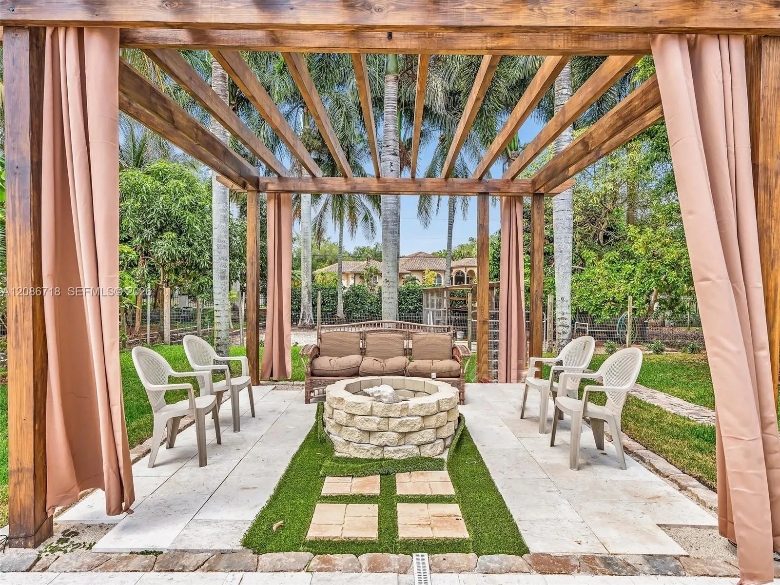 PERGOLA/ FIRE PIT