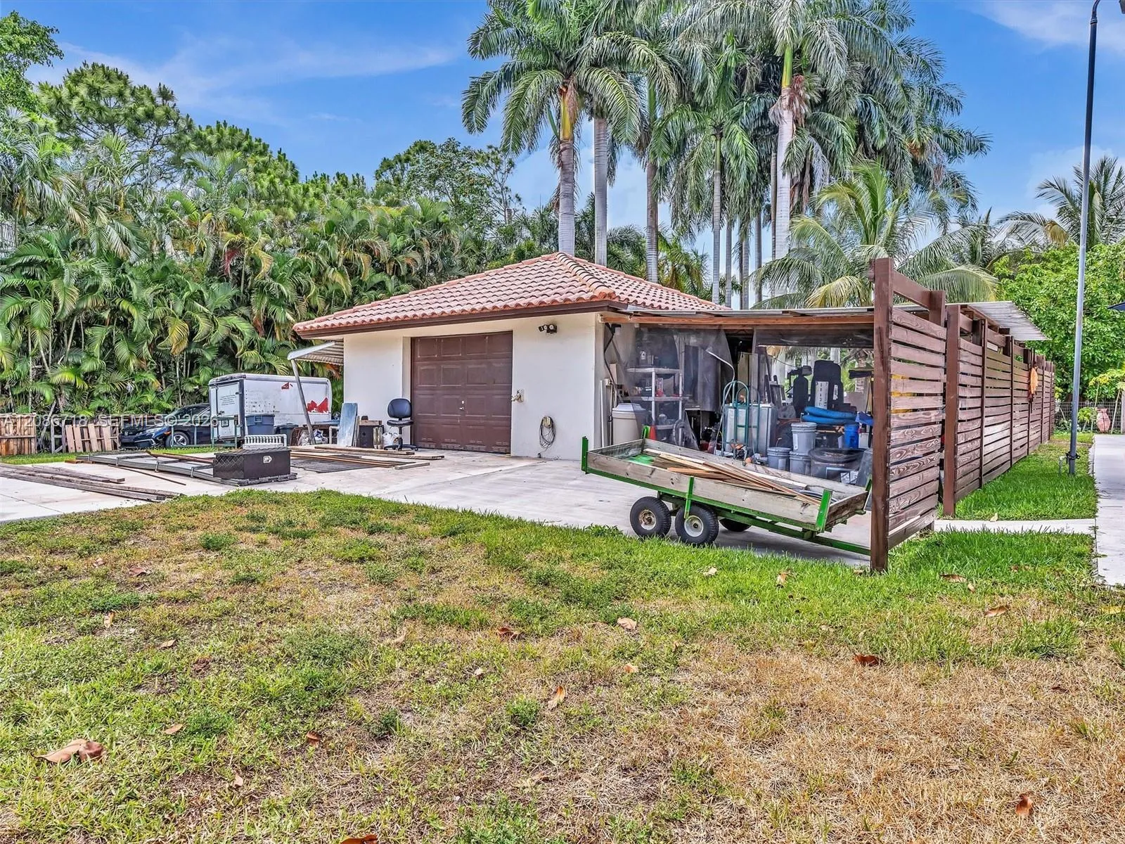 REAR GARAGE - 20 FT X 20 FT