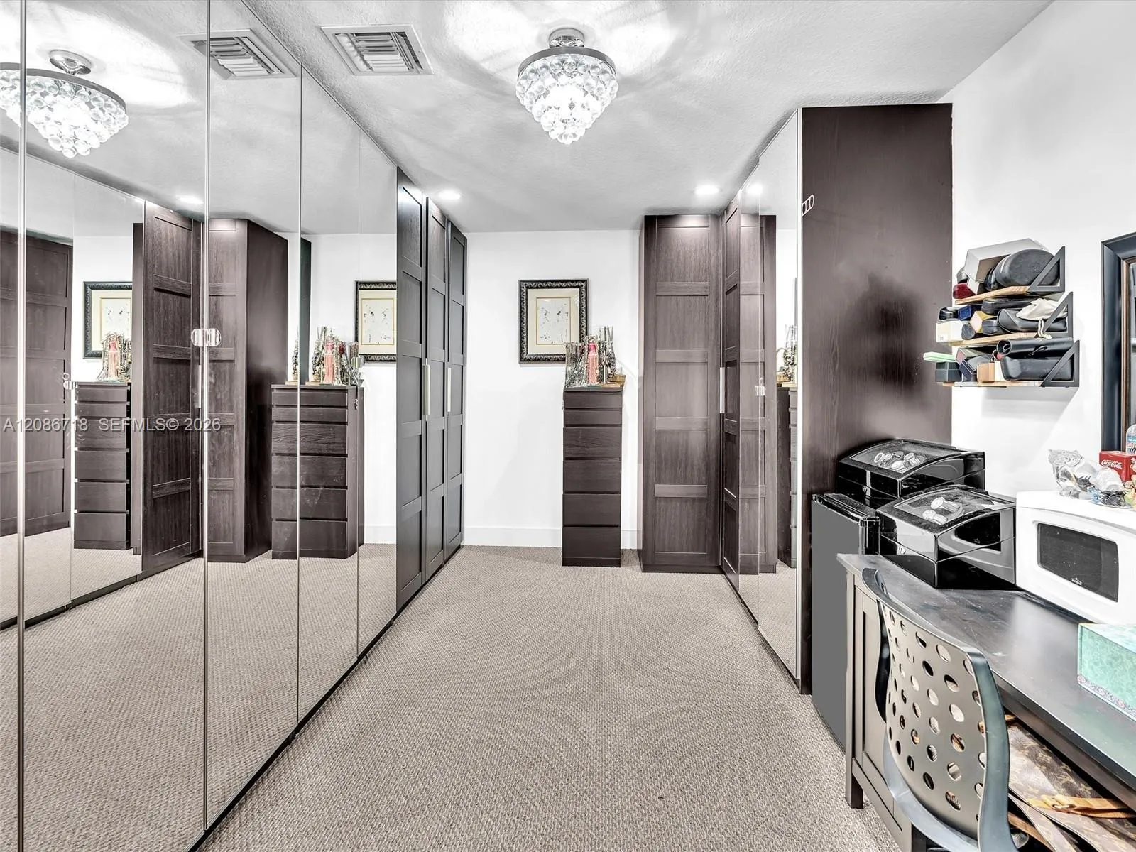 MASTER CLOSET - 18 FT X 10 FT