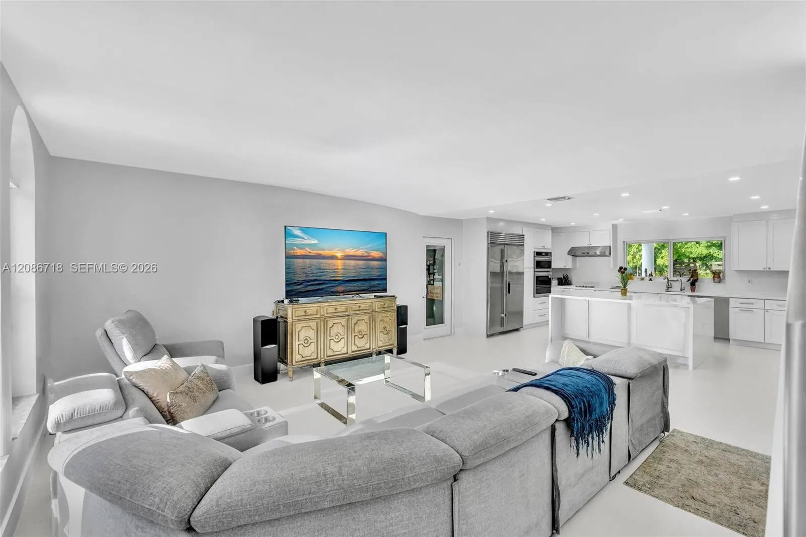 LIVING ROOM - 16 FT X 16 FT