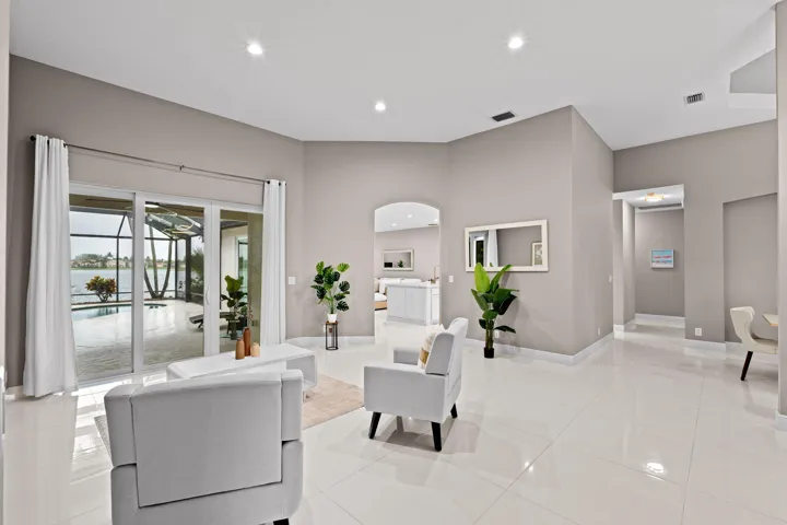 12-web-or-mls-A7409961