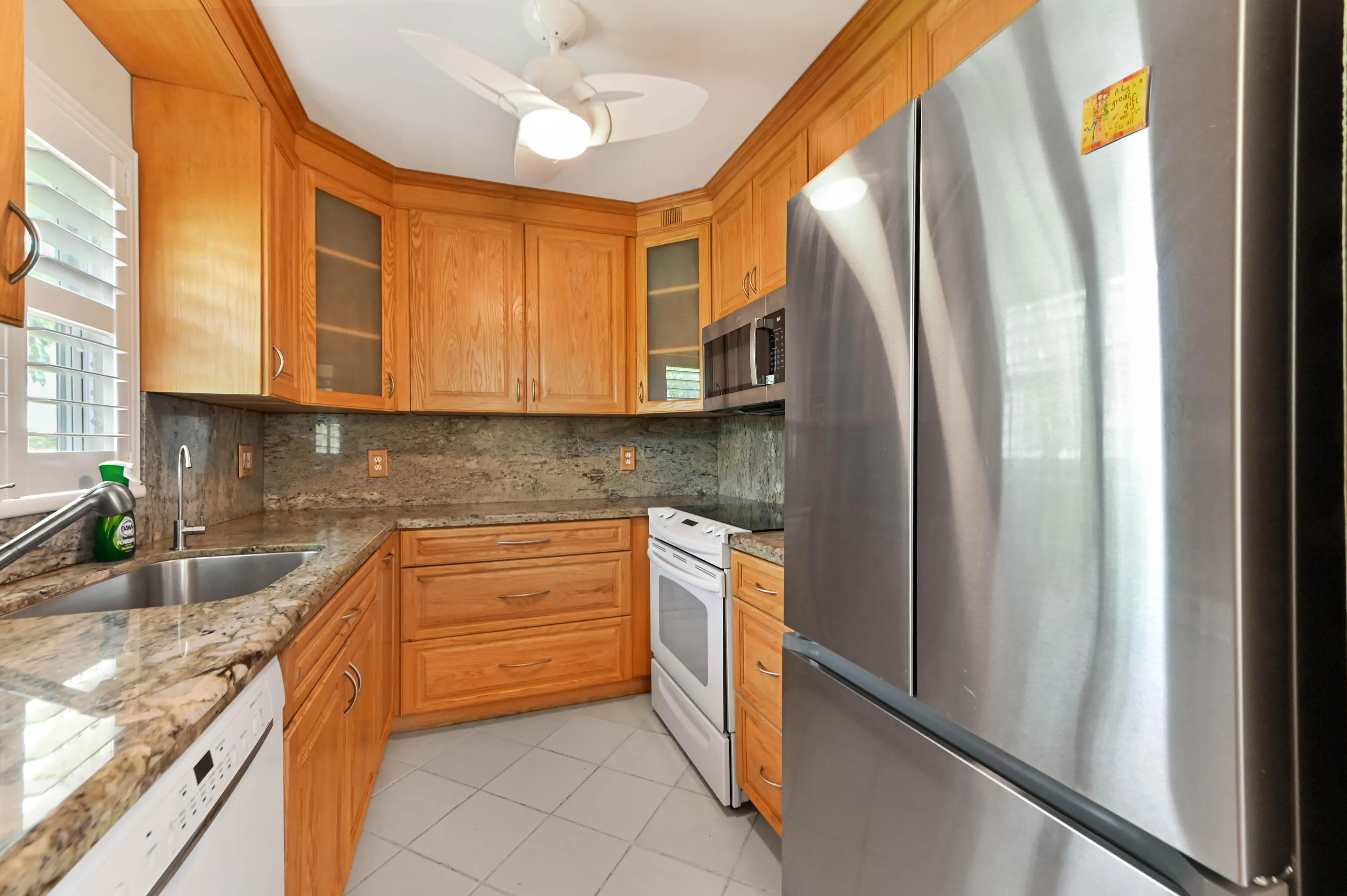 12 Kitchen 01