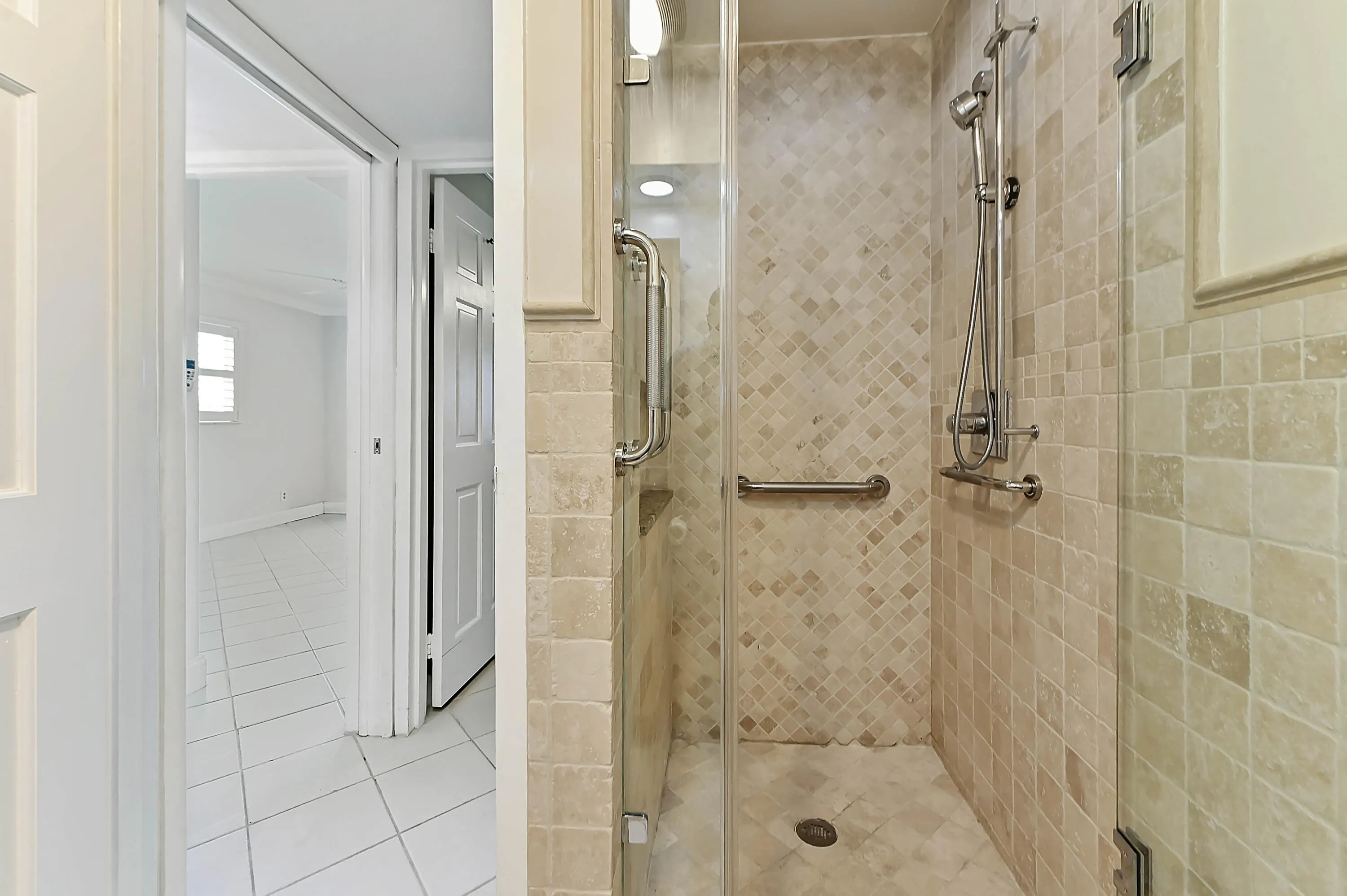 20 Bathroom 02