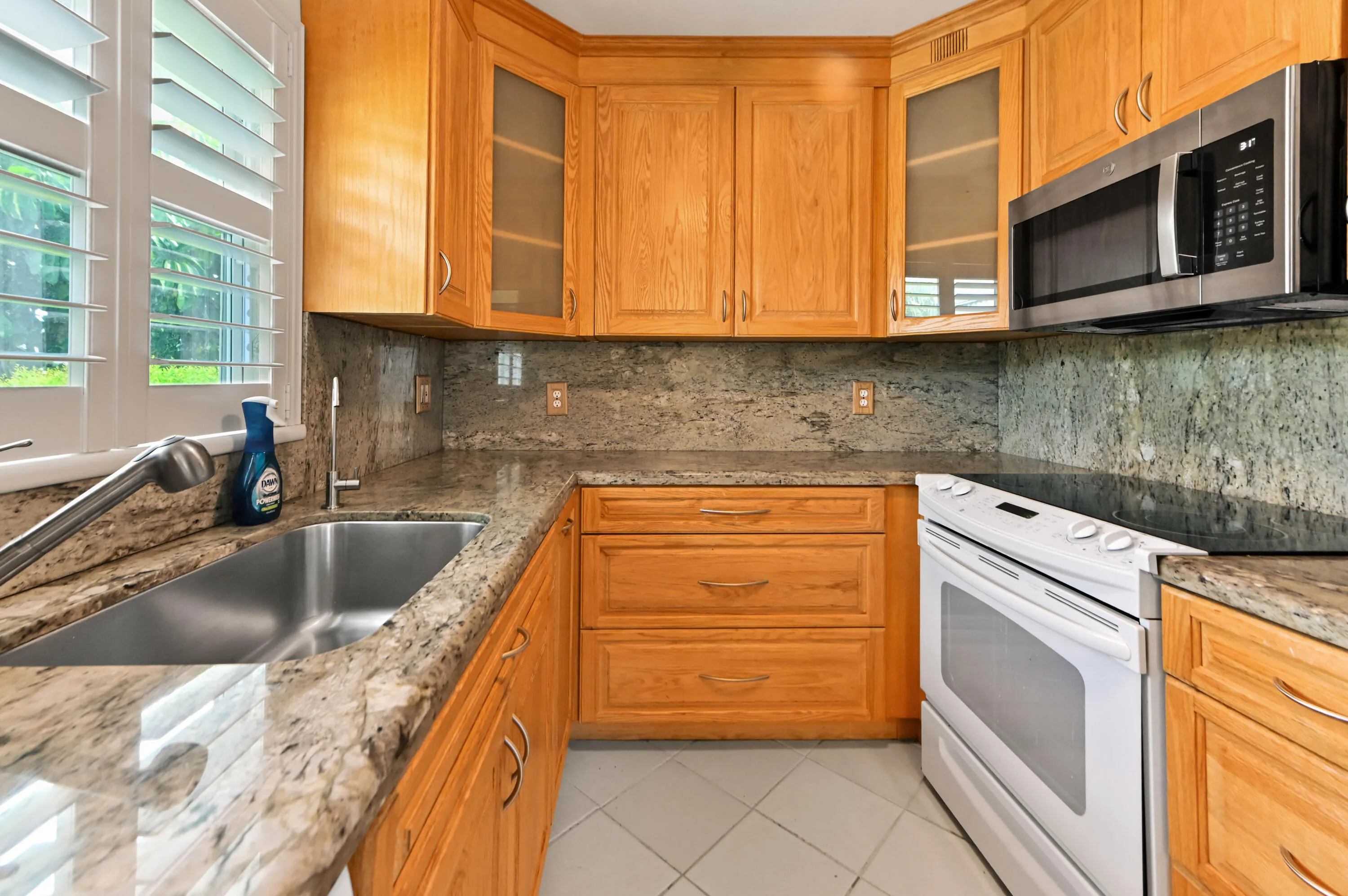 13 Kitchen 02