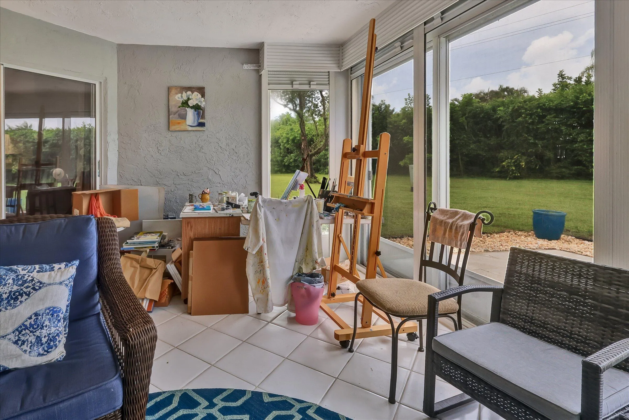Great space for artists, musicians, writer, ...