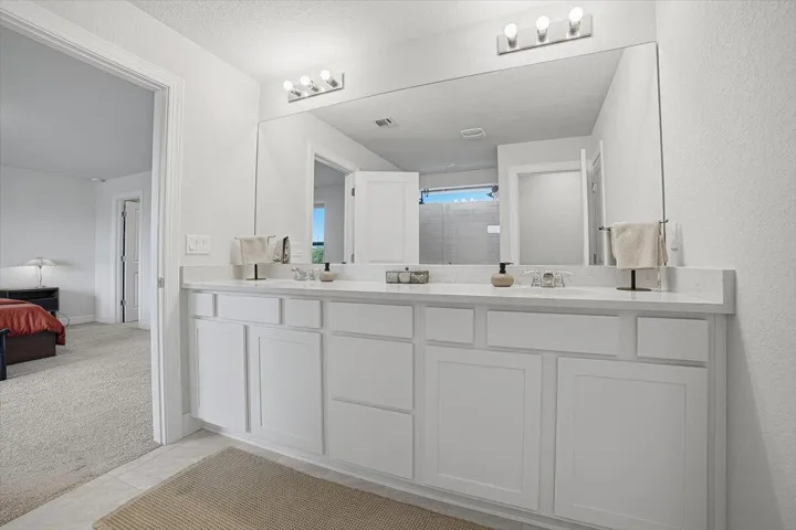 18-Bedroom3-Bathroom