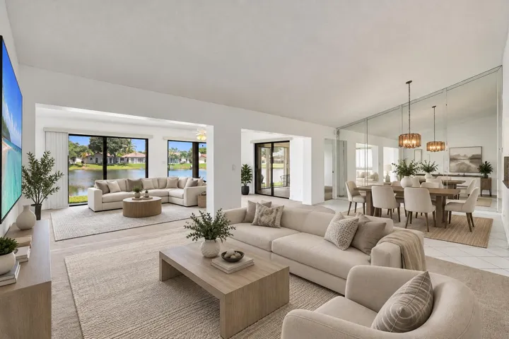 Staged Living/dinig/family room