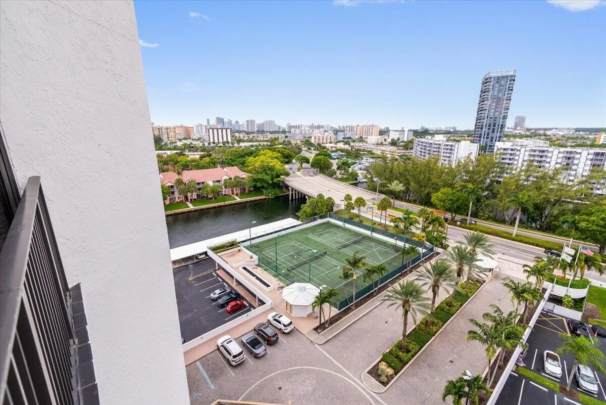 40-300Three-Islands-Boulevard-312-29