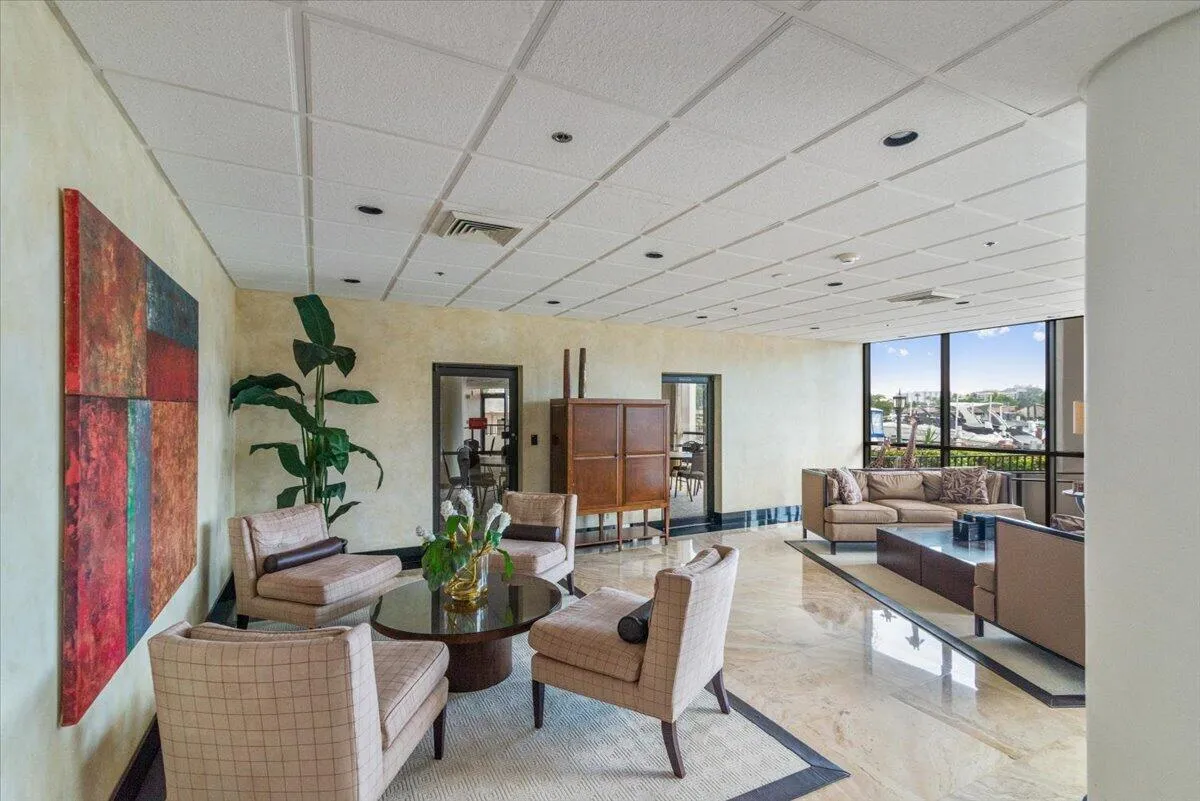 47-300Three-Islands-Boulevard-312-31