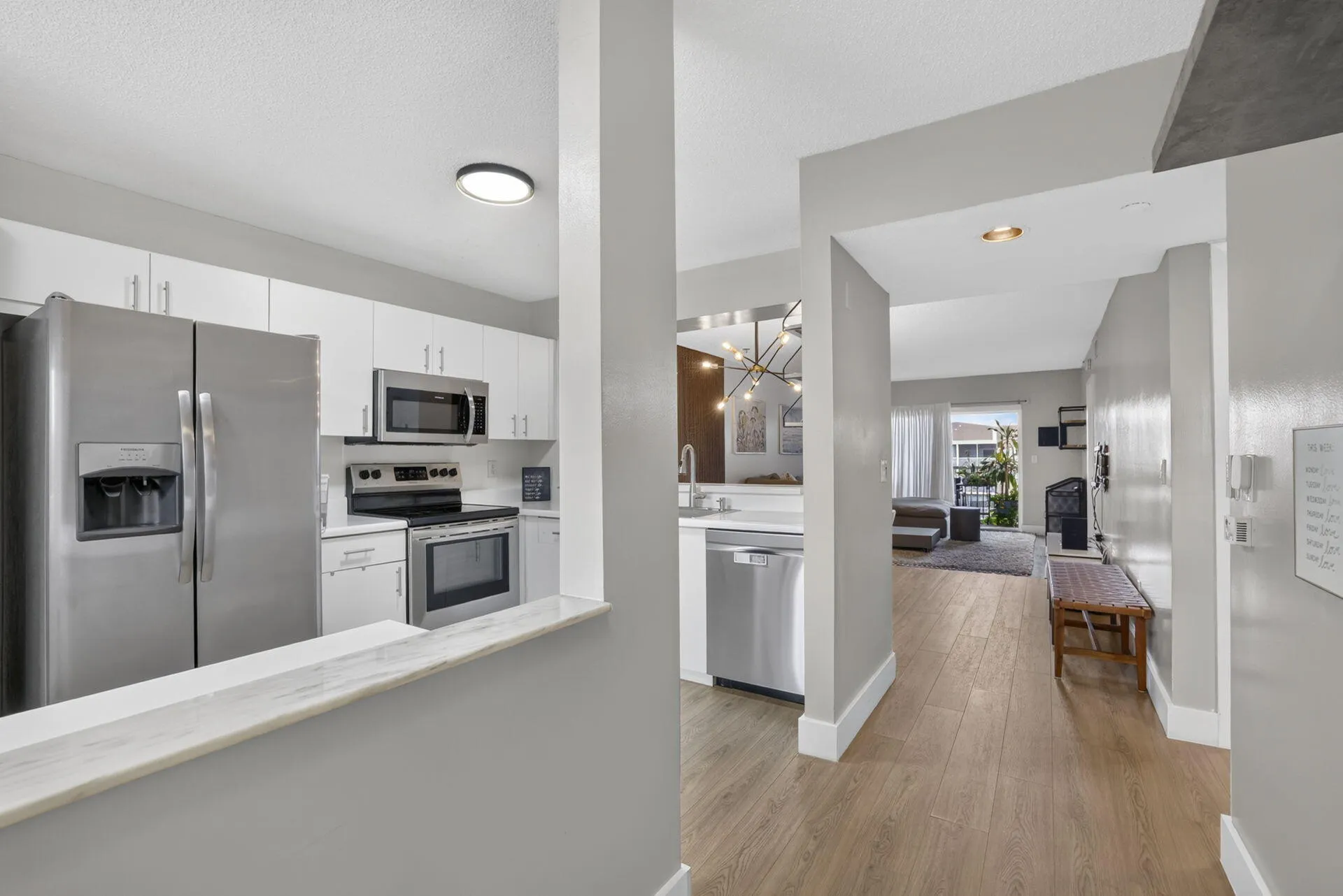 Kitchen/entry