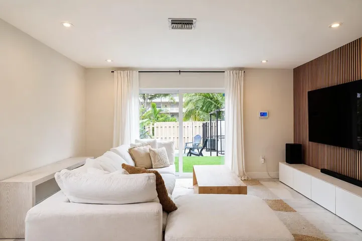 450 SE 7th St #232-Dania Beach-FL-33004-