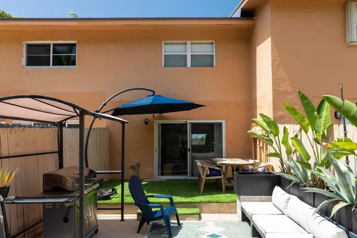 450 SE 7th St #232-Dania Beach-FL-33004-