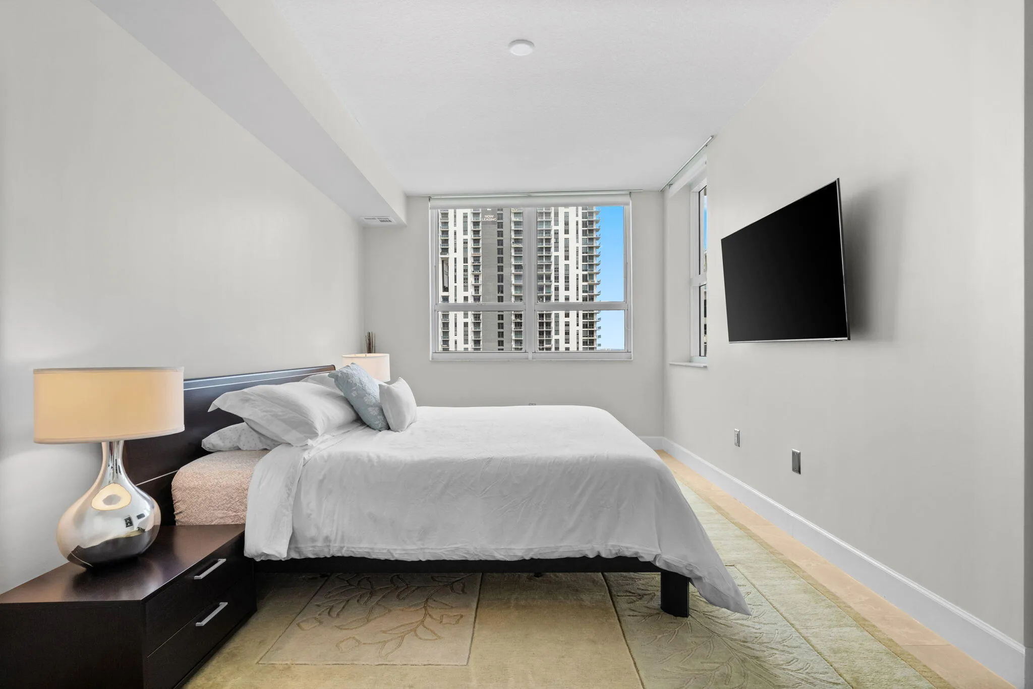 Primary Bedroom - King size bed