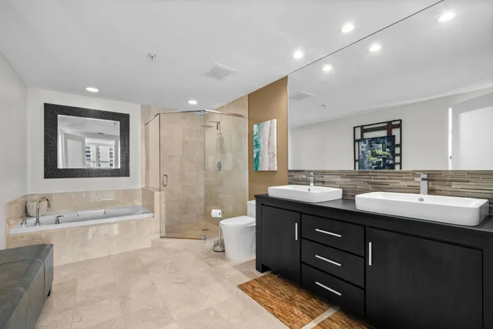Primary Bathroom - Dual sinks, shower & tub