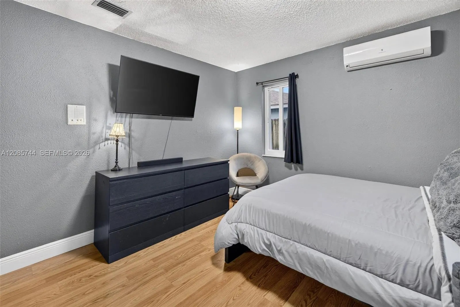 2nd guest bedroom w/ view to backyard 2nd guest bedroom w/ view to backyard