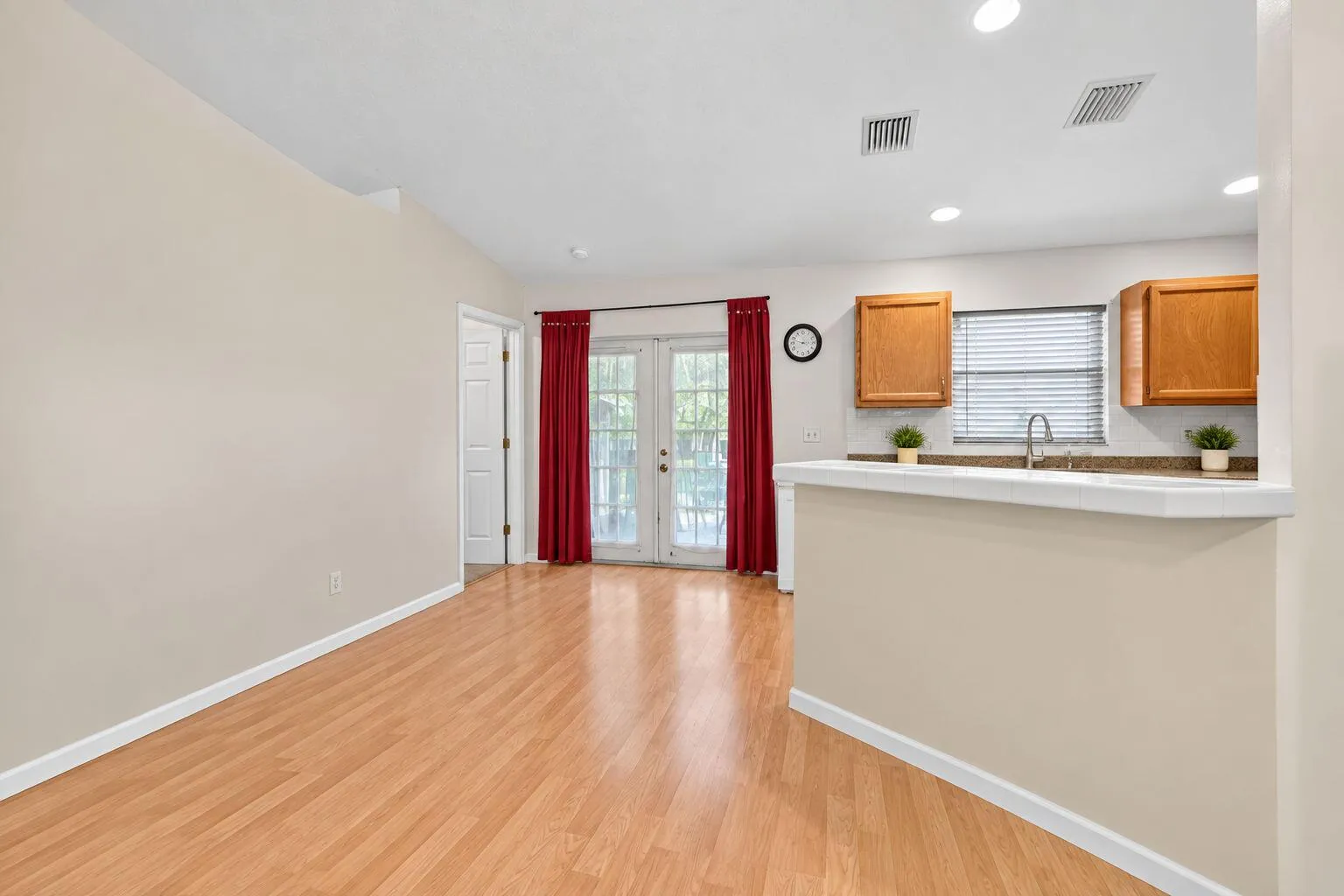 Kitchen/Dining