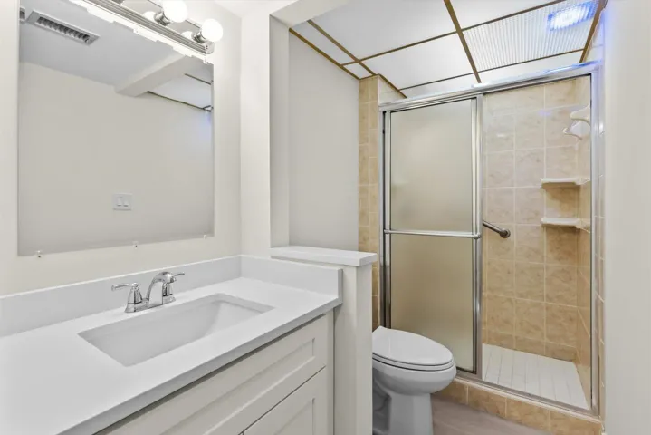 Miles Grant Main ensuite bath