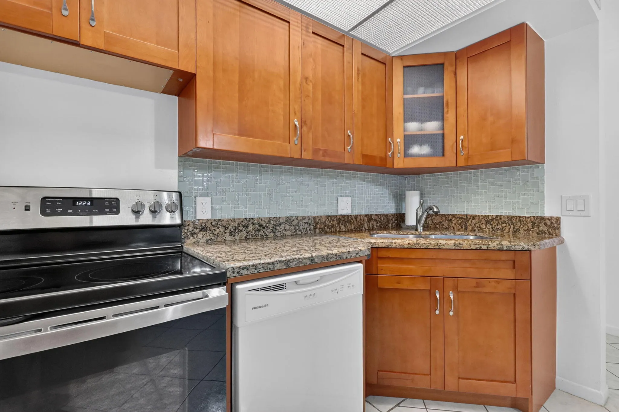 KITCHENNETTE