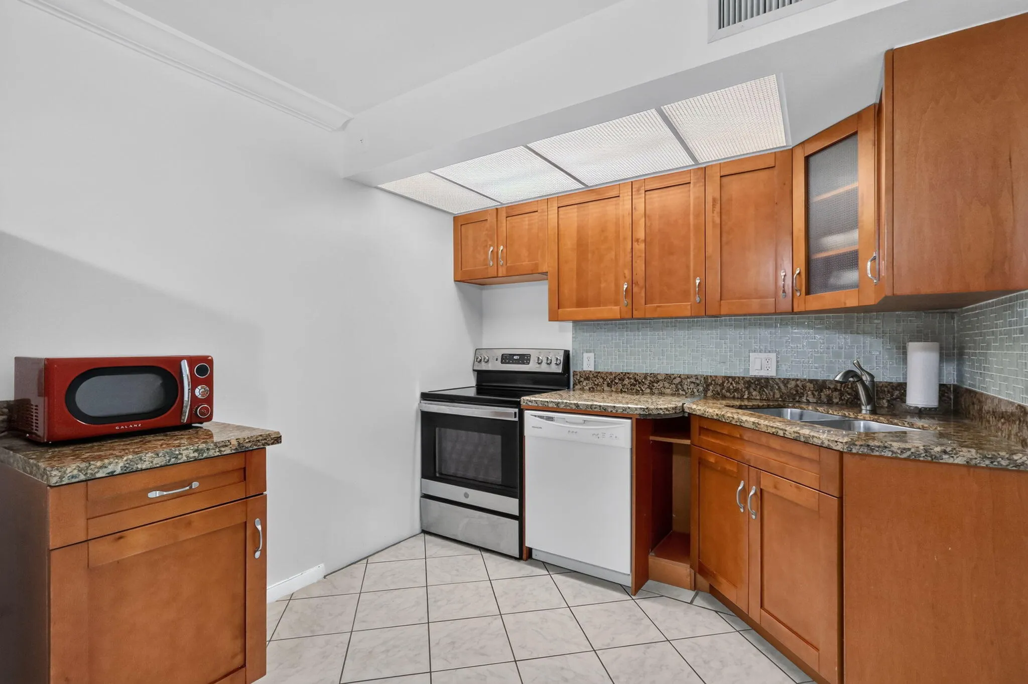 KITCHENETTE