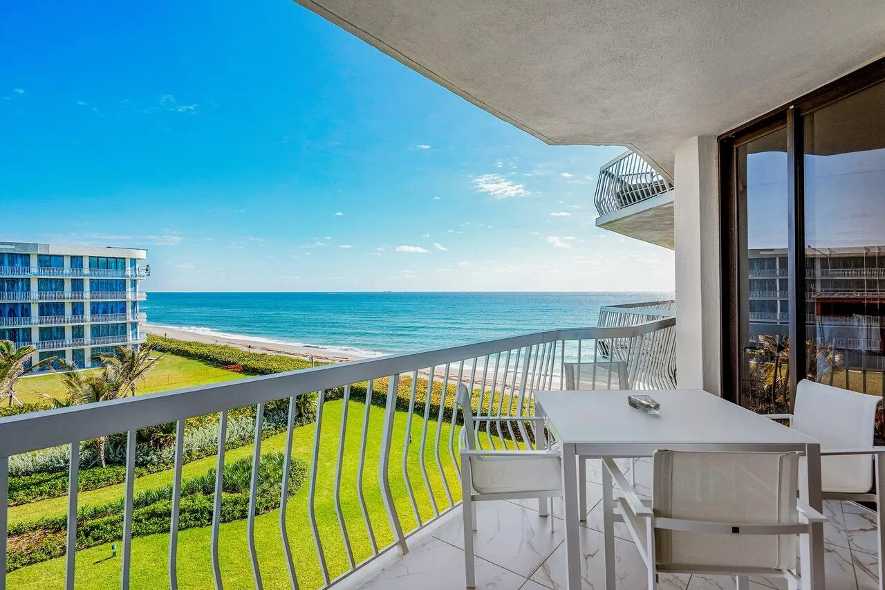 121-2100SouthOceanBoulevard-402N-PalmBea