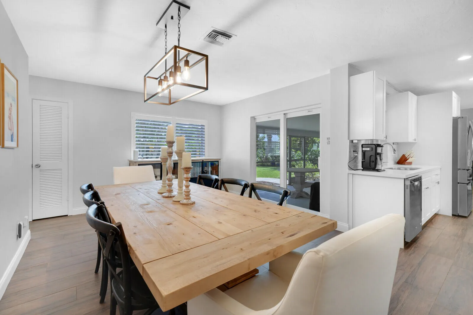 FORMAL DINING AREA