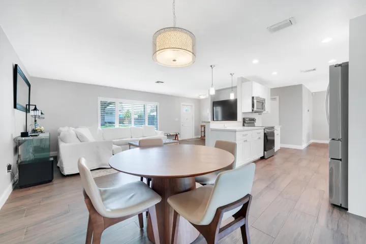 EAT IN KITCHEN AREA