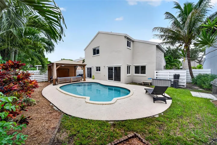 Photo 33