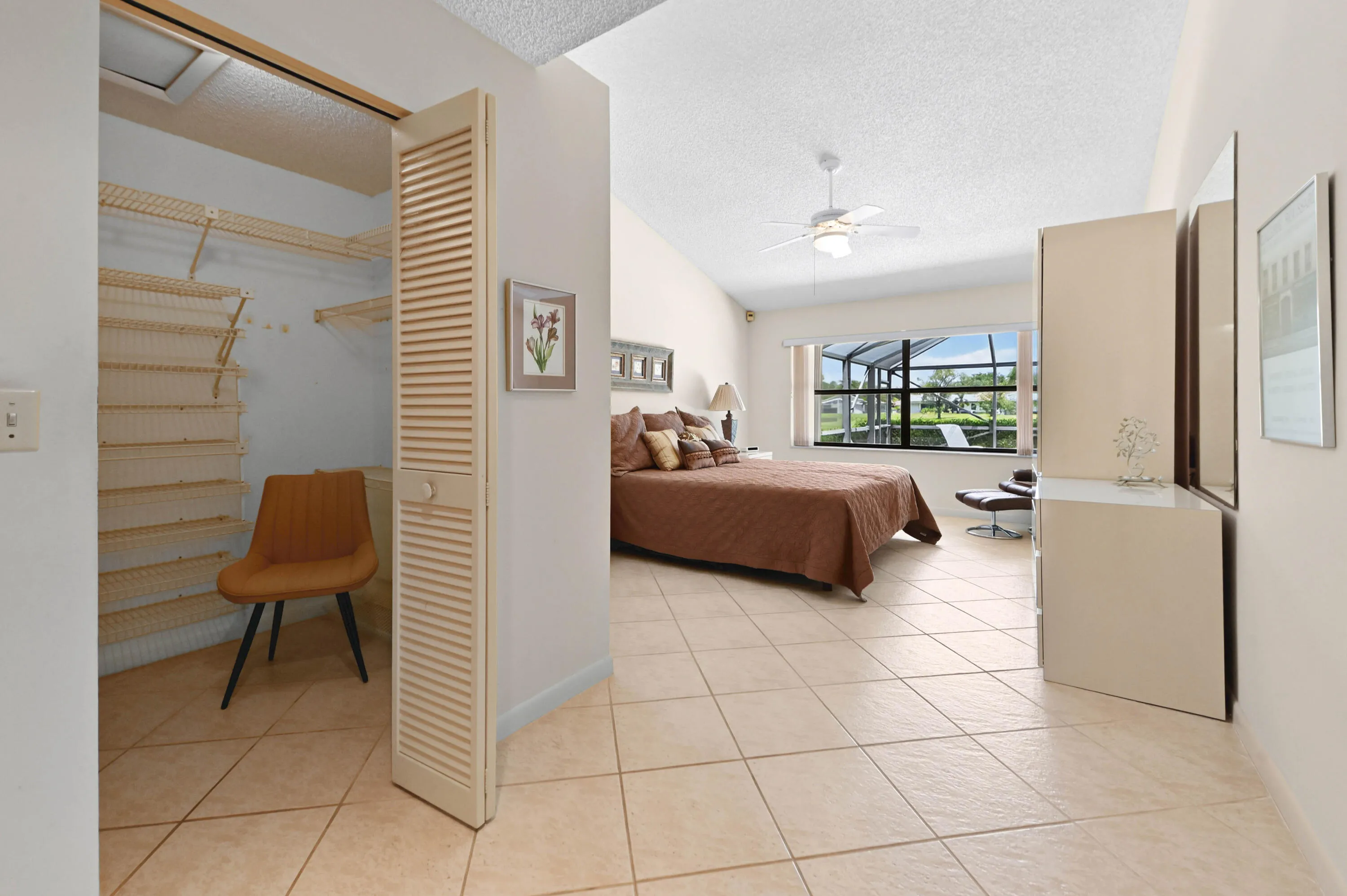 26 Bedroom 01