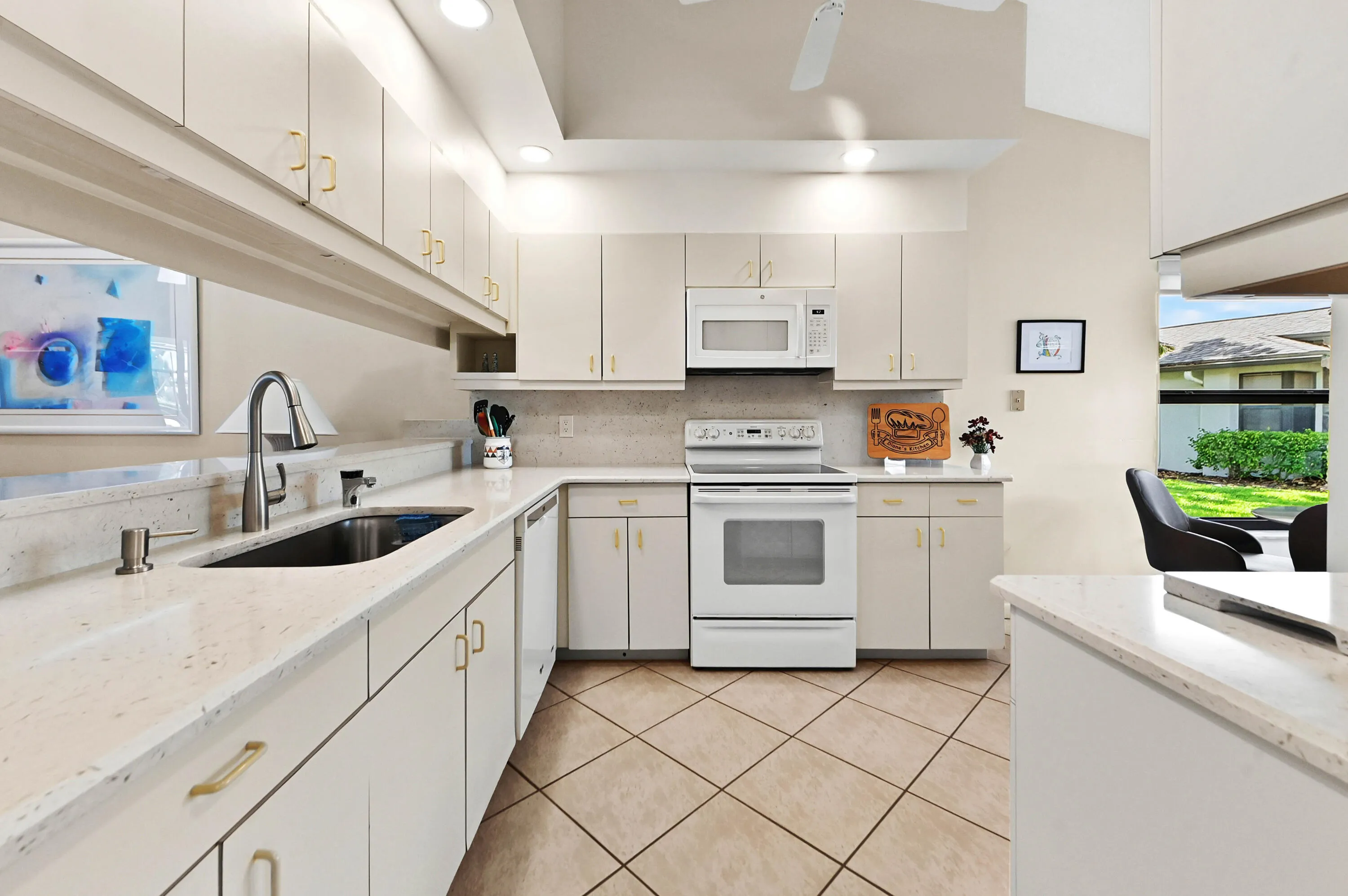 14 Kitchen 04