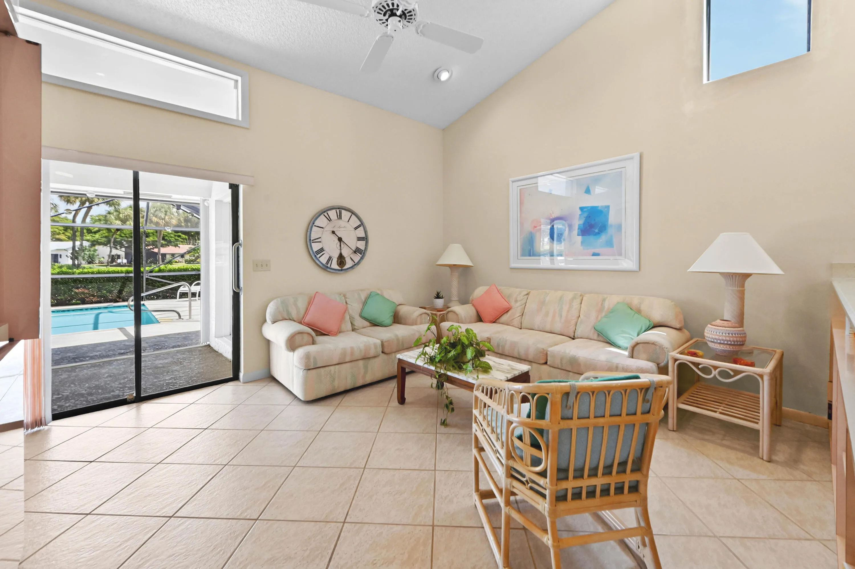 17 family room 01
