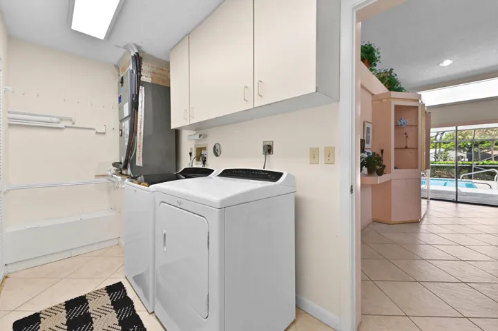 13 Laundry room 01