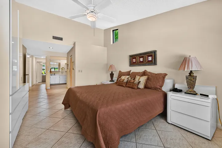 29 Bedroom 04