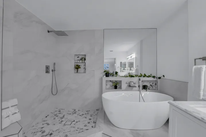 Beautiful Remodeled Oversize Master Bath