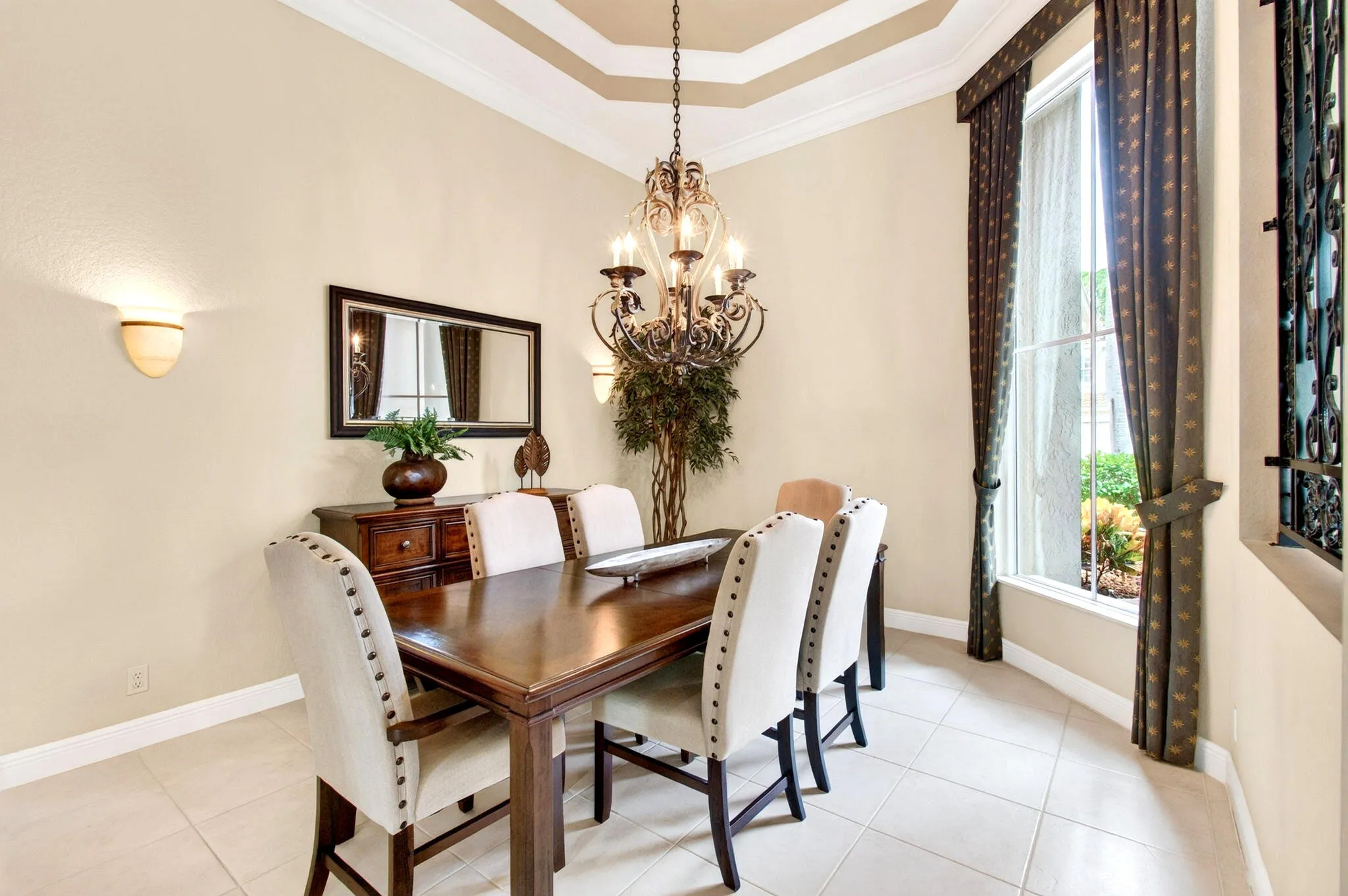 MLS_Interior_02_Dining_Room