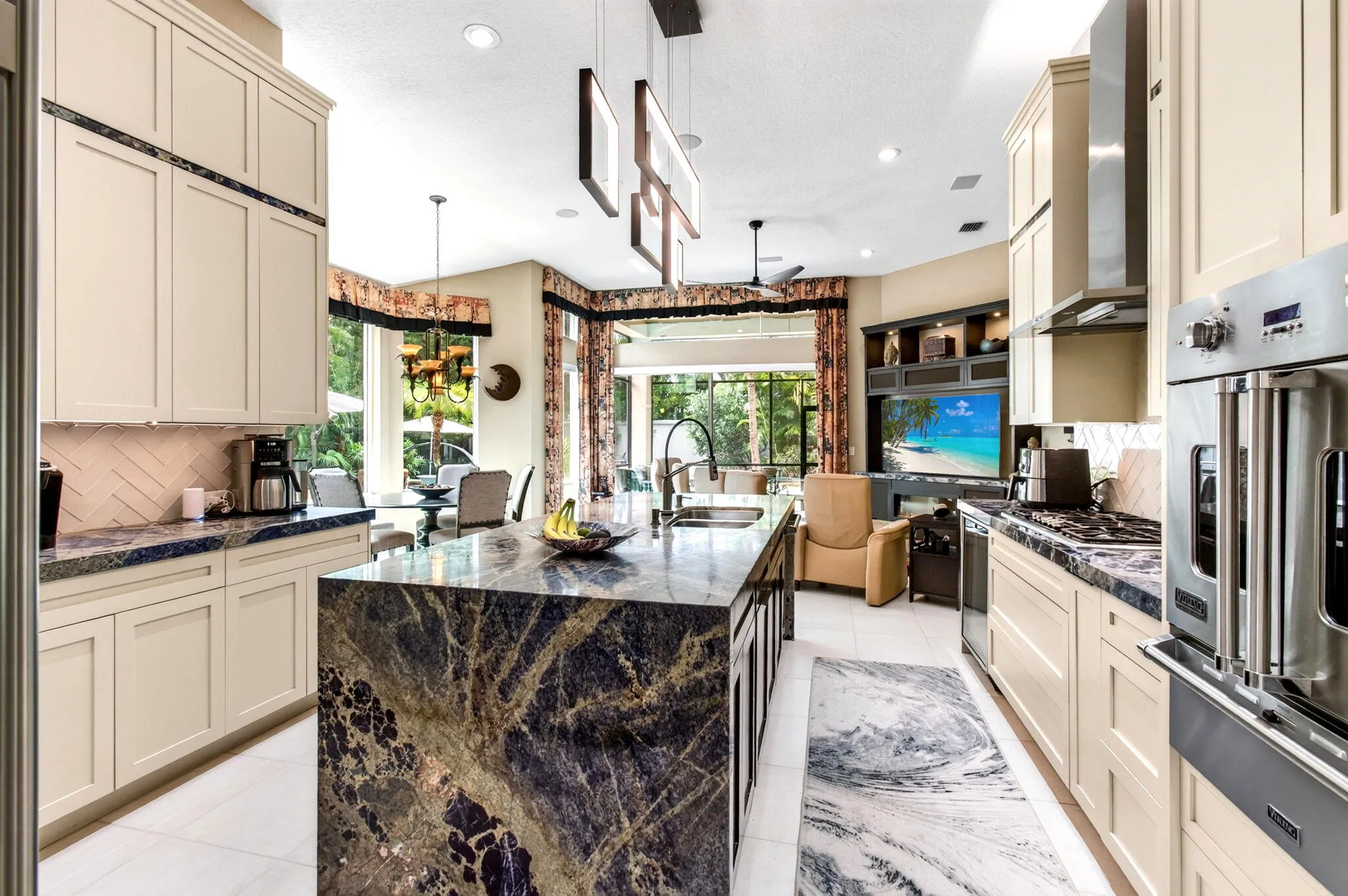 MLS_32_Kitchen_to_Family_Room