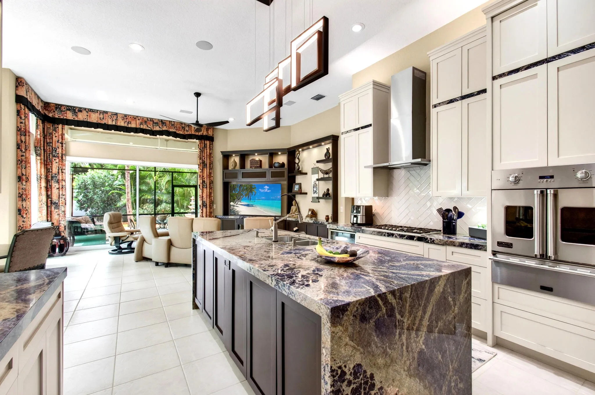 MLS_35_Kitchen_Family_Wide
