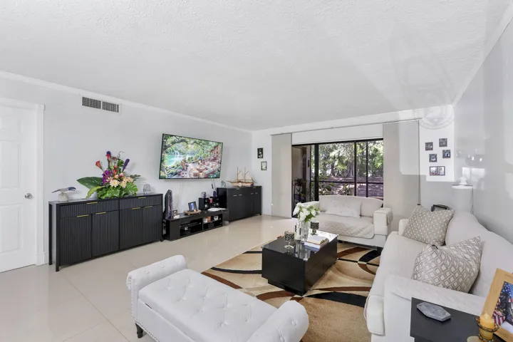 435 Lakeview Dr_032