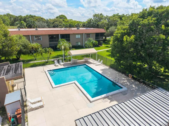 435 Lakeview Dr_005